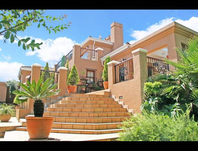 BEDROOM HOUSE FOR SALE IN THE GARDENS
